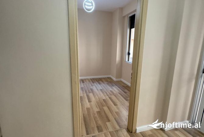 Shtepi ne shitje Apartament ne Tirane, 2+1, Mobilimi Bosh, pa mobiluar, Pagesa 115,087  Euro.