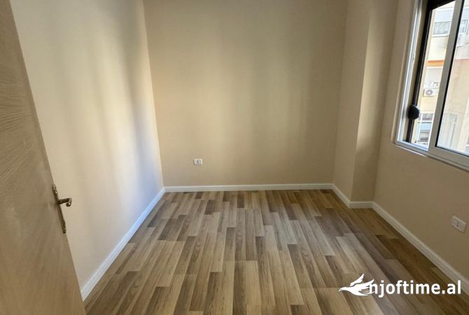 Shtepi ne shitje Apartament ne Tirane, 2+1, Mobilimi Bosh, pa mobiluar, Pagesa 115,087  Euro.