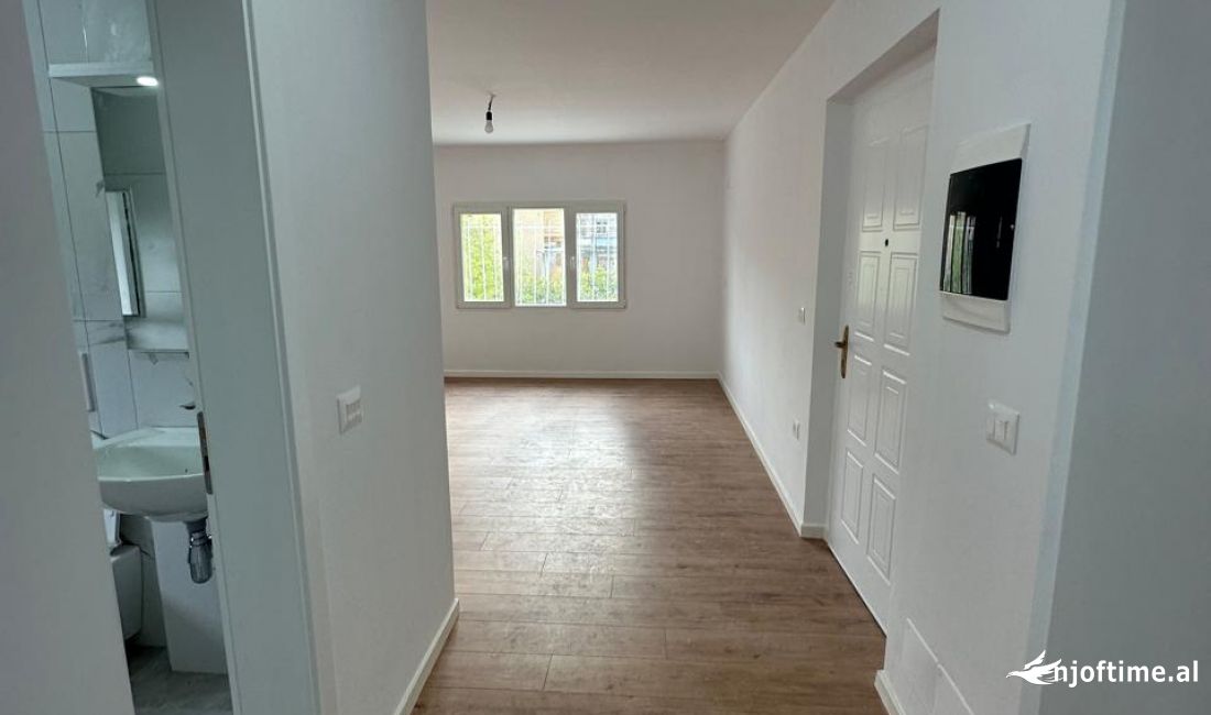 Shtepi ne shitje Apartament ne Tirane, 1+1, Mobilimi E mobiluar, Pagesa 75,078  Euro.