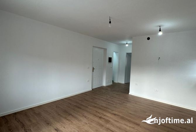 Shtepi ne shitje Apartament ne Tirane, 1+1, Mobilimi E mobiluar, Pagesa 75,078  Euro.