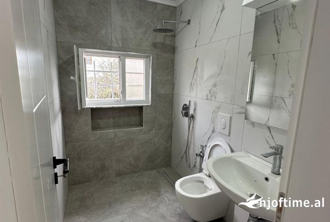 Shtepi ne shitje Apartament ne Tirane, 1+1, Mobilimi E mobiluar, Pagesa 75,078  Euro.