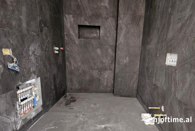 Shtepi ne shitje Apartament ne Tirane, 2+1, Mobilimi Bosh, pa mobiluar, Pagesa 273,087  Euro.