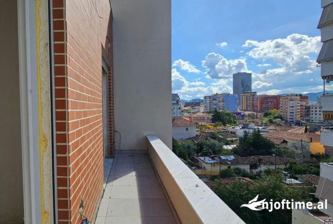 Shtepi ne shitje Apartament ne Tirane, 2+1, Mobilimi Bosh, pa mobiluar, Pagesa 273,087  Euro.