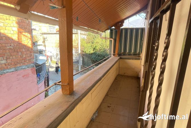 Shtepi ne shitje Duplex(shtepi me 2 kate) ne Tirane, 2+1, Mobilimi Bosh, pa mobiluar, Pagesa 80,056  Euro.