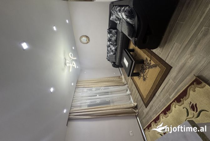 Shtepi ne shitje Apartament ne Tirane, 2+1, Mobilimi E mobiluar, Pagesa 125,076  Euro.