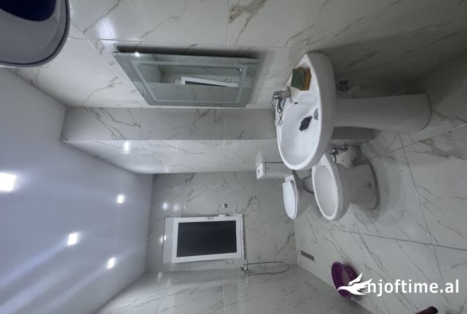 Shtepi ne shitje Apartament ne Tirane, 2+1, Mobilimi E mobiluar, Pagesa 125,076  Euro.
