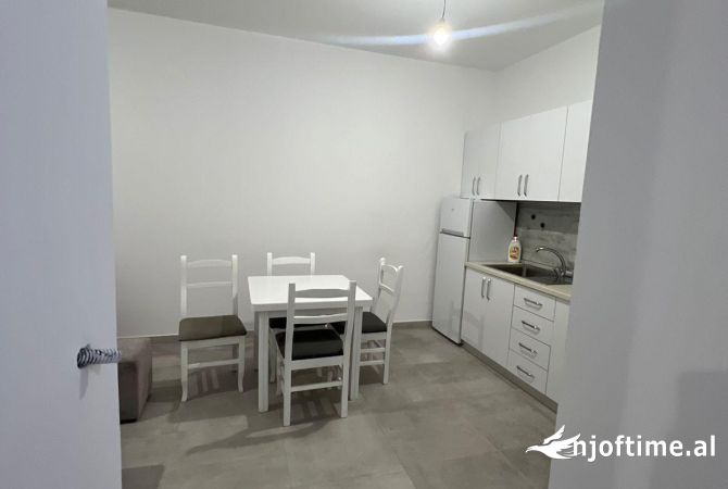 Shtepi me qera Apartament ne Tirane, 1+1, Mobilimi E mobiluar, Pagesa 505  Euro.