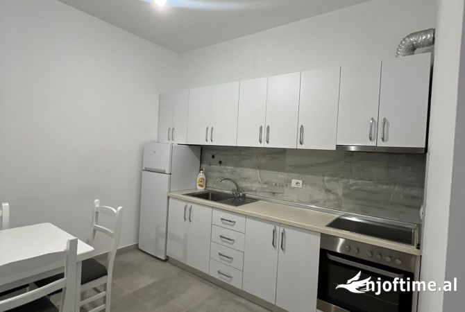 Shtepi me qera Apartament ne Tirane, 1+1, Mobilimi E mobiluar, Pagesa 505  Euro.