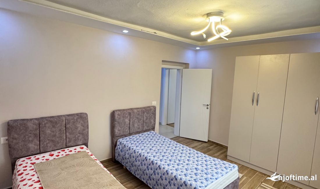 Shtepi ne shitje Apartament ne Tirane, 2+1, Mobilimi E mobiluar, Pagesa 125,444  Euro.