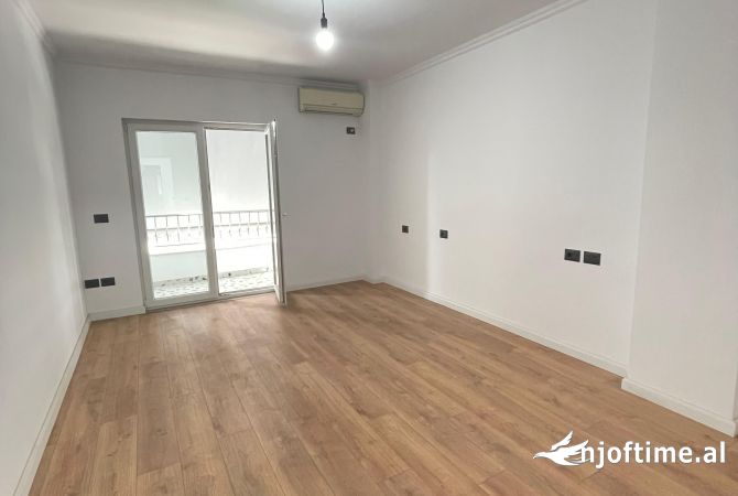 Shtepi ne shitje Apartament ne Tirane, 2+1, Mobilimi Bosh, pa mobiluar, Pagesa 160,054  Euro.