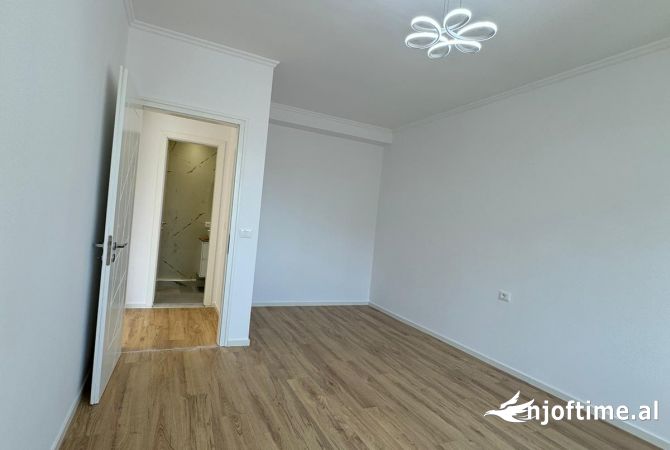 Shtepi ne shitje Apartament ne Tirane, 2+1, Mobilimi Bosh, pa mobiluar, Pagesa 210,055  Euro.