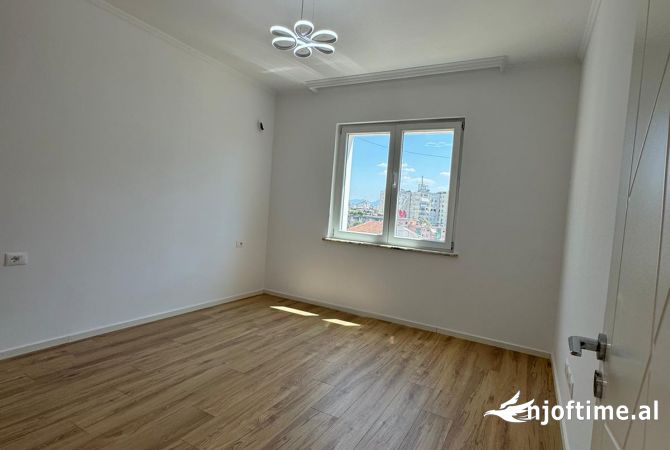 Shtepi ne shitje Apartament ne Tirane, 2+1, Mobilimi Bosh, pa mobiluar, Pagesa 210,055  Euro.