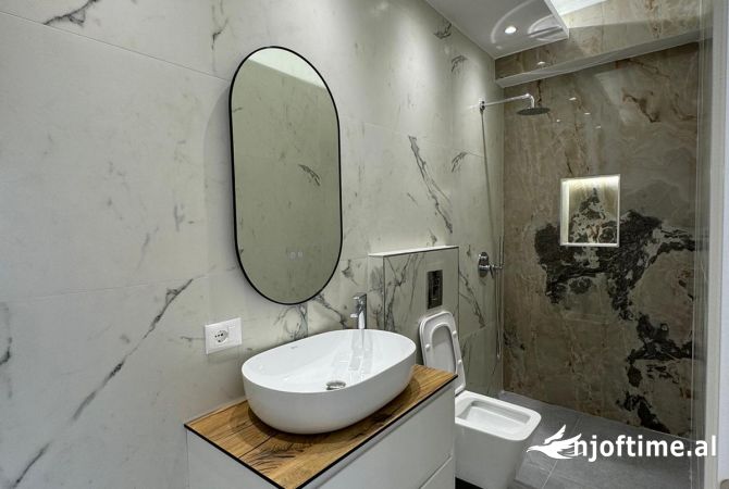 Shtepi ne shitje Apartament ne Tirane, 2+1, Mobilimi Bosh, pa mobiluar, Pagesa 210,055  Euro.