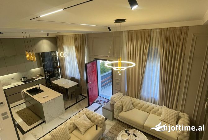 Shtepi ne shitje Duplex(shtepi me 2 kate) ne Tirane, 3+1, Mobilimi E mobiluar, Pagesa 450,001  Euro.
