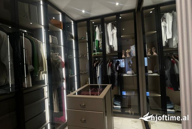 Shtepi ne shitje Duplex(shtepi me 2 kate) ne Tirane, 3+1, Mobilimi E mobiluar, Pagesa 450,001  Euro.