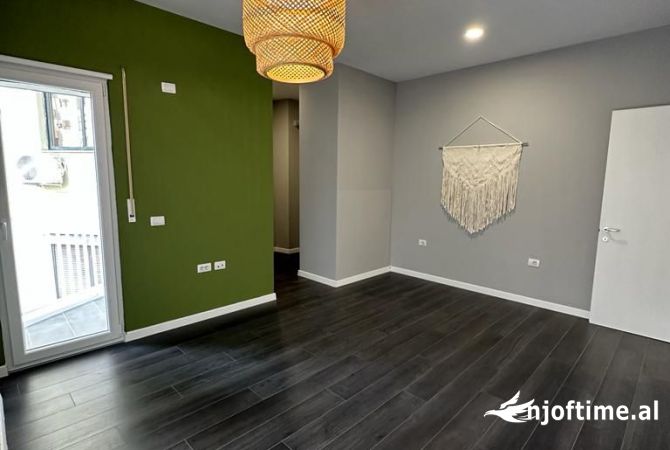 Shtepi ne shitje Apartament ne Tirane, 1+1, Mobilimi Bosh, pa mobiluar, Pagesa 178,099  Euro.