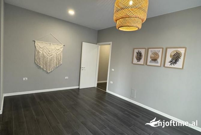 Shtepi ne shitje Apartament ne Tirane, 1+1, Mobilimi Bosh, pa mobiluar, Pagesa 178,099  Euro.