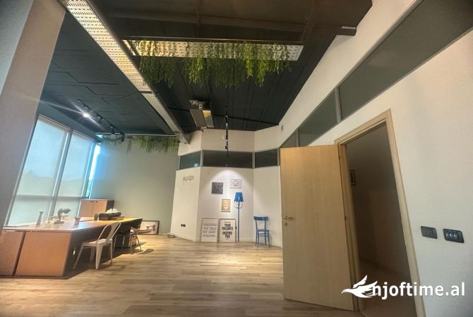 Ambient biznesi ne shitje 3+1 ne Tirane - 270,066 Euro
