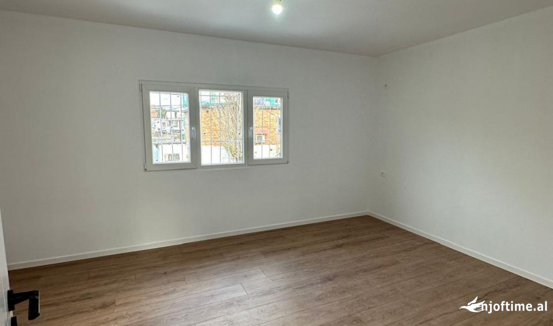 Shtepi ne shitje Apartament ne Tirane, 1+1, Mobilimi Bosh, pa mobiluar, Pagesa 75,007  Euro.