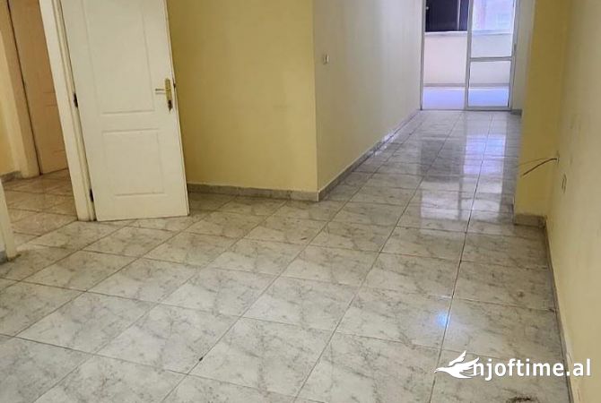 Shtepi ne shitje Apartament ne Tirane, 2+1, Mobilimi Bosh, pa mobiluar, Pagesa 265,077  Euro.