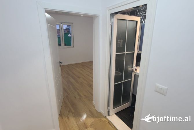 Shtepi ne shitje Apartament ne Tirane, 1+1, Mobilimi Bosh, pa mobiluar, Pagesa 120,066  Euro.