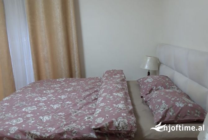 Shtepi me qera Vila Luksoze ne Tirane, 3+1, Mobilimi E mobiluar, Pagesa 1,403  Euro.