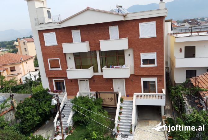 Shtepi me qera 3+1 ne Tirane - 1,403 Euro