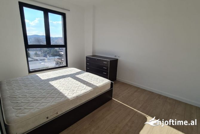 Shtepi me qera Apartament ne Tirane, 3+1, Mobilimi E mobiluar, Pagesa 631  Euro.