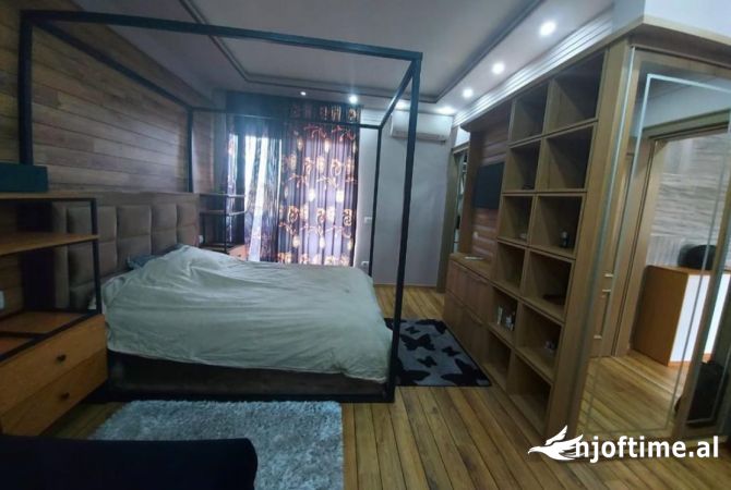 Shtepi me qera Apartament ne Tirane, 1+1, Mobilimi E mobiluar, Pagesa 901  Euro.