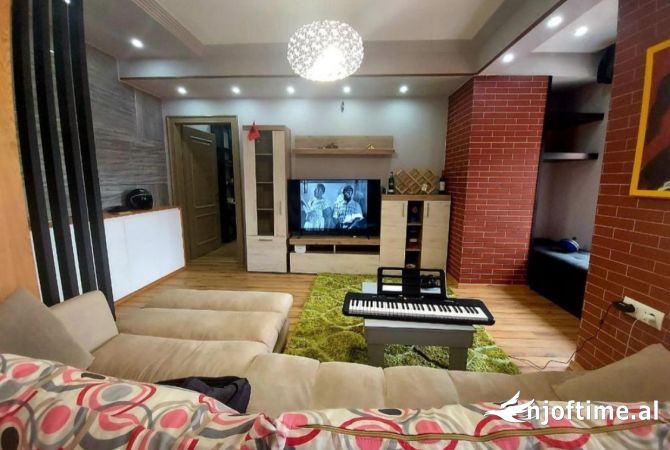 Shtepi me qera 1+1 ne Tirane - 901 Euro