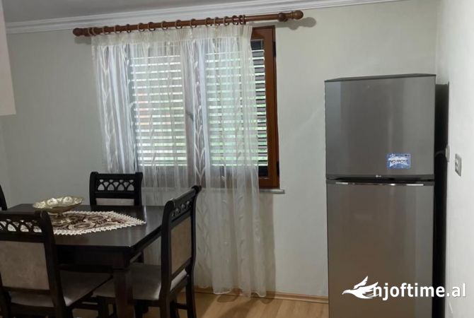 Shtepi me qera Apartament ne Tirane, 2+1, Mobilimi E mobiluar, Pagesa 505  Euro.