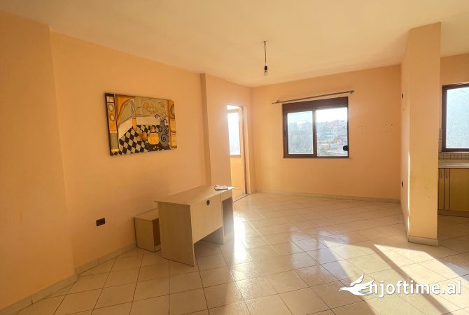 Shtepi ne shitje Apartament ne Tirane, 1+1, Mobilimi Pjeserisht e mobiluar, Pagesa 108,007  Euro.