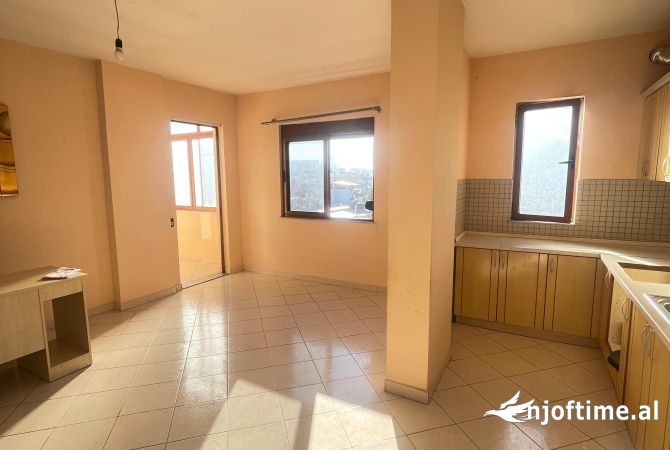 Shtepi ne shitje Apartament ne Tirane, 1+1, Mobilimi Pjeserisht e mobiluar, Pagesa 108,007  Euro.