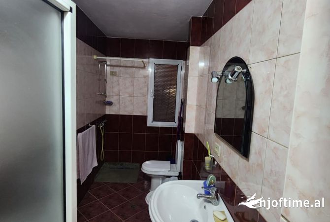 Shtepi me qera Apartament ne Tirane, 1+1, Mobilimi E mobiluar, Pagesa 407  Euro.