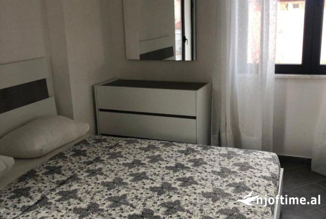 Shtepi me qera Apartament ne Tirane, 2+1, Mobilimi E mobiluar, Pagesa 707  Euro.