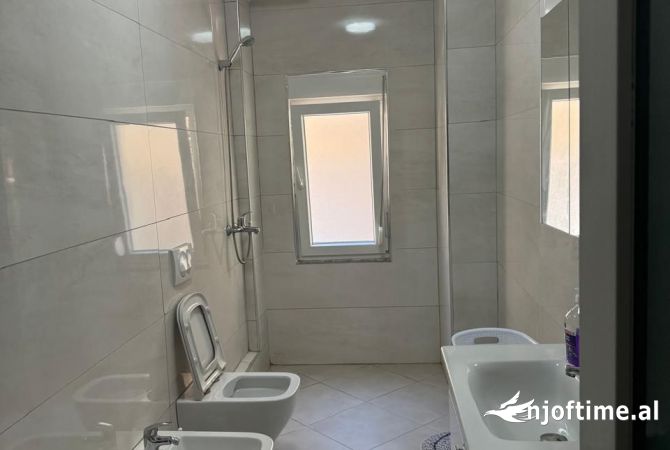 Shtepi me qera Apartament ne Tirane, 2+1, Mobilimi E mobiluar, Pagesa 604  Euro.