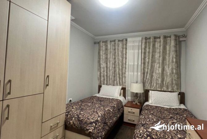 Shtepi ne shitje Apartament ne Tirane, 2+1, Mobilimi E mobiluar, Pagesa 280,077  Euro.