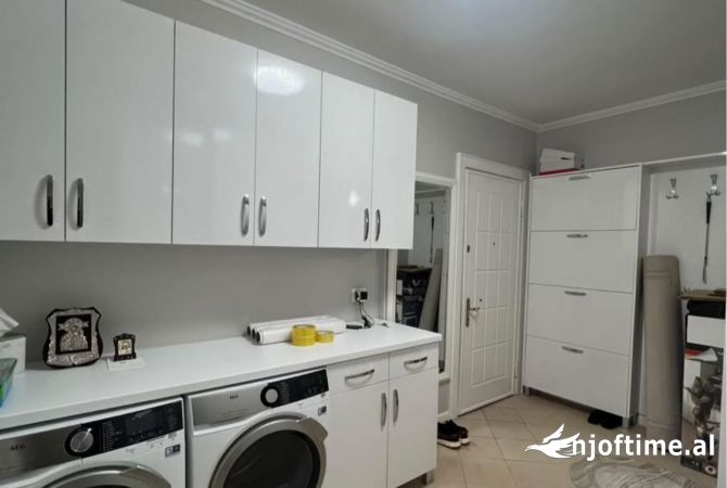 Shtepi ne shitje Apartament ne Tirane, 2+1, Mobilimi E mobiluar, Pagesa 280,077  Euro.
