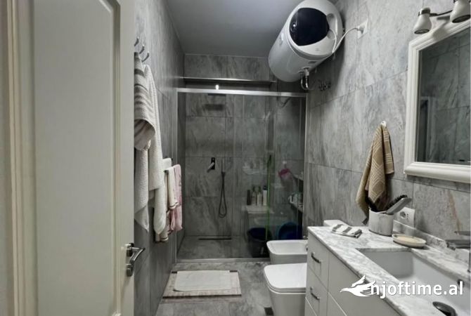 Shtepi ne shitje Apartament ne Tirane, 2+1, Mobilimi E mobiluar, Pagesa 280,077  Euro.