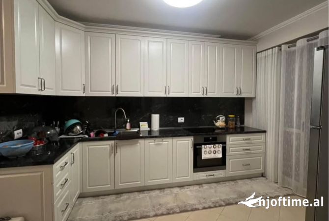 Shtepi ne shitje Apartament ne Tirane, 2+1, Mobilimi E mobiluar, Pagesa 280,077  Euro.