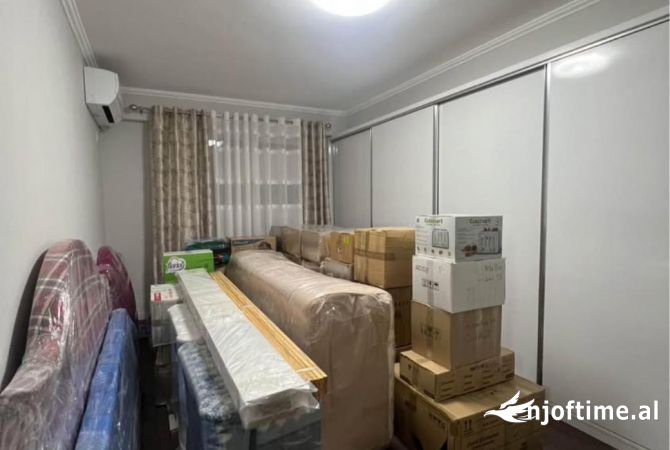 Shtepi ne shitje Apartament ne Tirane, 2+1, Mobilimi E mobiluar, Pagesa 280,077  Euro.