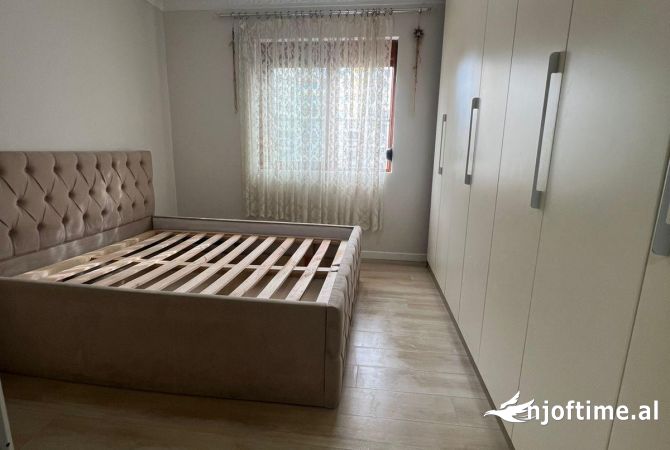 Shtepi ne shitje Apartament ne Tirane, 1+1, Mobilimi E mobiluar, Pagesa 90,002  Euro.