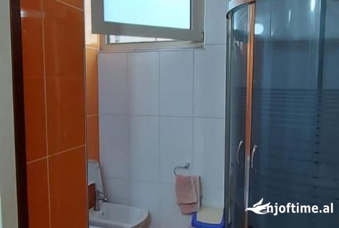 Shtepi me qera Apartament ne Tirane, 2+1, Mobilimi E mobiluar, Pagesa 652  Euro.