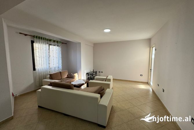 Shtepi me qera 2+1 ne Tirane - 410 Euro