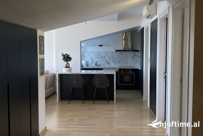 Shtepi ne shitje Apartament ne Tirane, 2+1, Mobilimi E mobiluar, Pagesa 420,066  Euro.