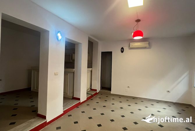 Ambient biznesi me qera 1+1 ne Tirane - 505 Euro