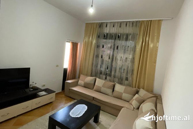 Shtepi me qera Apartament ne Tirane, 1+1, Mobilimi E mobiluar, Pagesa 352  Euro.