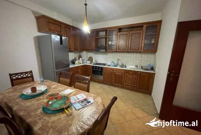 Shtepi me qera 2+1 ne Tirane - 553 Euro