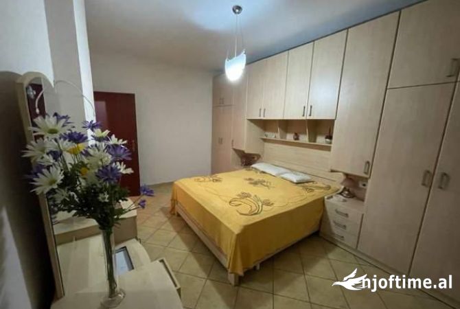 Shtepi me qera Apartament ne Tirane, 2+1, Mobilimi E mobiluar, Pagesa 553  Euro.