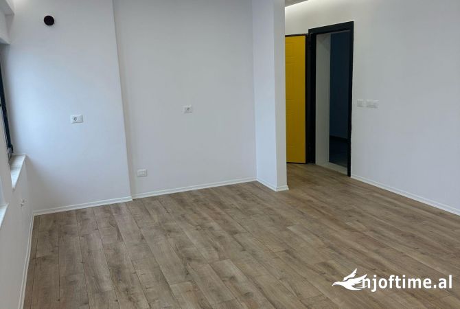 Shtepi ne shitje Apartament ne Tirane, 1+1, Mobilimi Bosh, pa mobiluar, Pagesa 144,033  Euro.